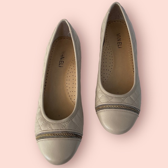 VANELi Flats - Picture 2 of 8